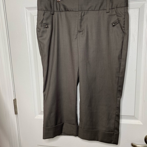 OLD Navy low waist stretch capri size 4 - Picture 5 of 7